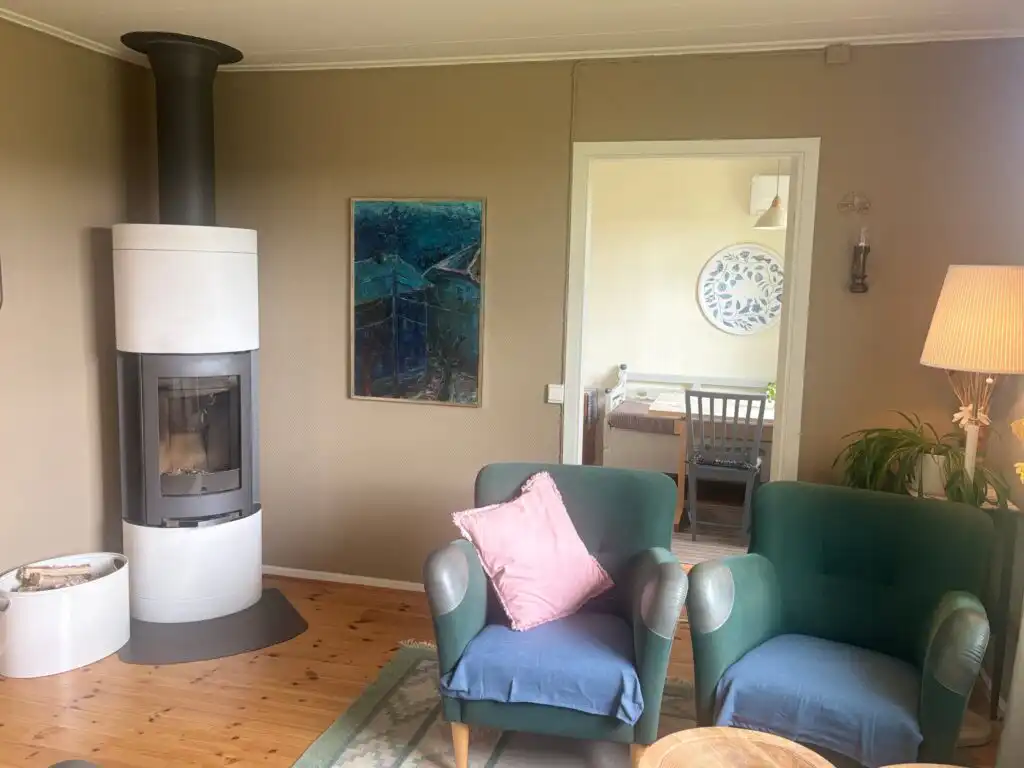 Wohn- und Kaminzimmer mit gemütlicher Atmosphäre