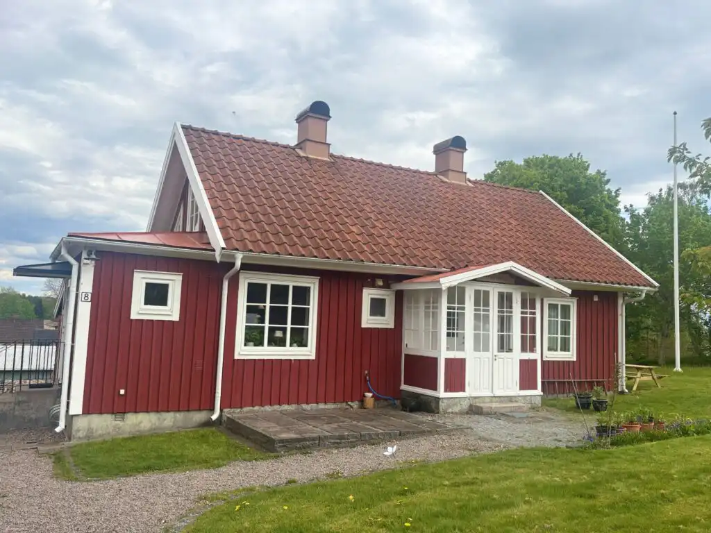 Traditioneller Küchenofen im schwedischen Landhaus