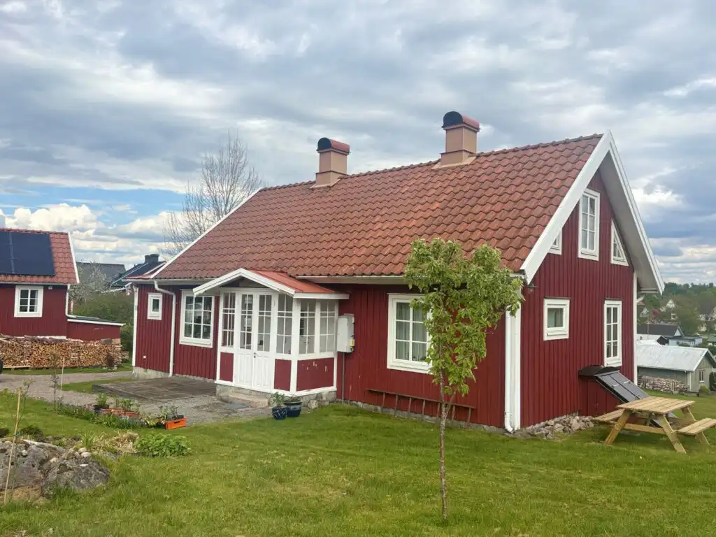 Charmantes rotes Schwedenhaus mit großem Garten