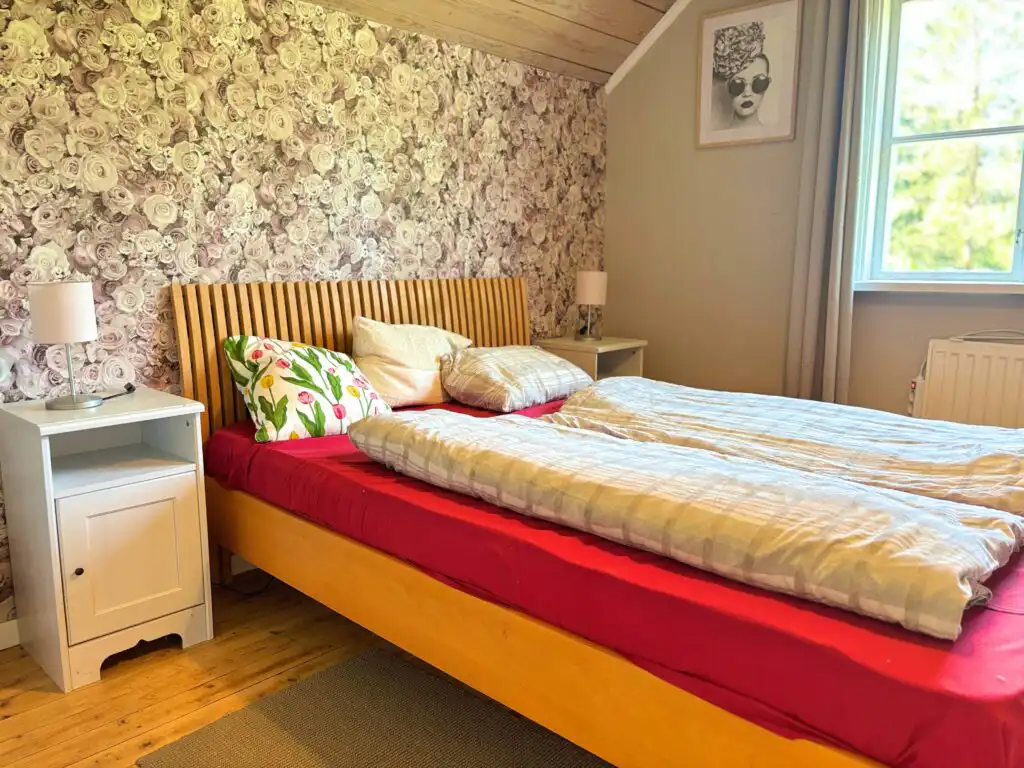 Schlafzimmer mit Einzelbett in der Villa Clara