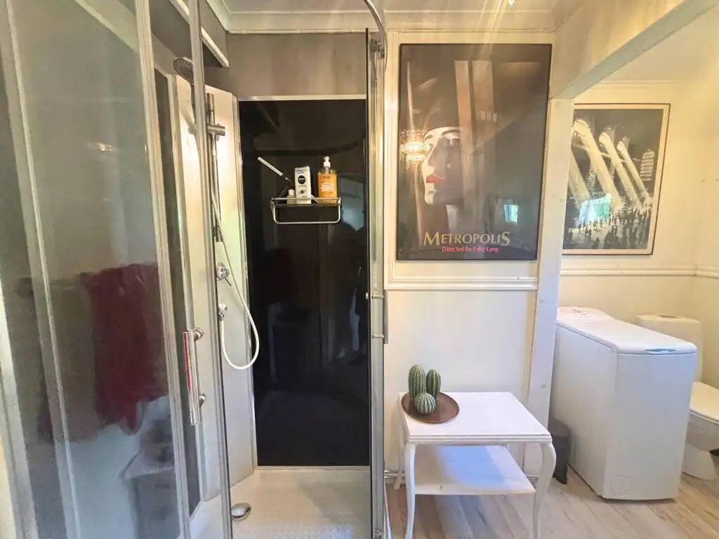 Badezimmer mit Dusche im Ferienhaus Villa Clara