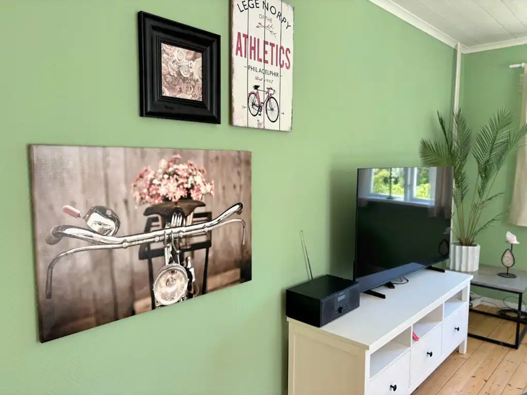 Wohnzimmer mit Smart-TV im Ferienhaus Villa Clara