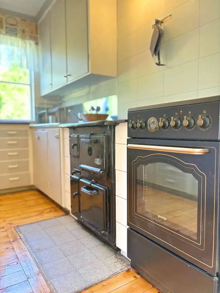 Voll ausgestattete Küche im Ferienhaus Villa Clara in Småland