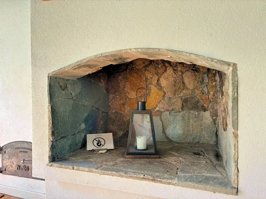 Originaler Kamin im Ferienhaus Villa Yasjö