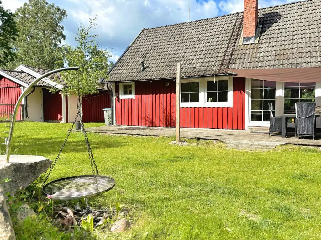 Großer Garten am Ferienhaus Villa Yasjö in Südschweden