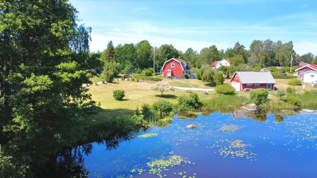 Traumhafte Wasserlage von Villa Saleboda in Südschweden