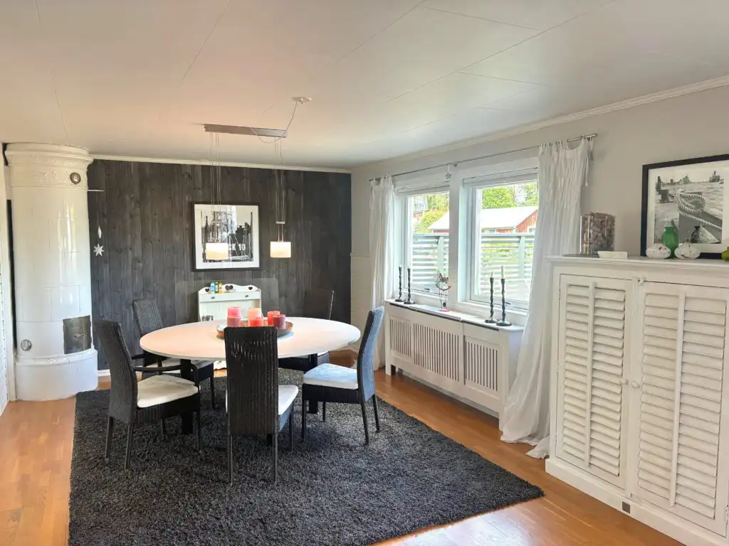Offener Essbereich im Ferienhaus Villa Saleboda