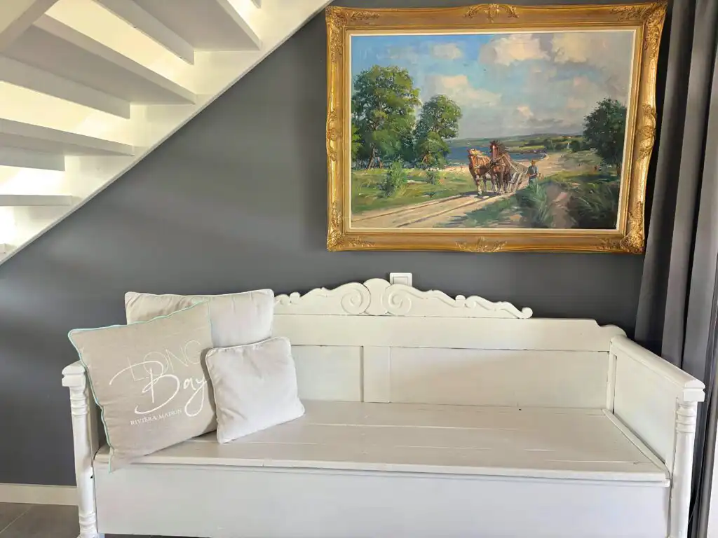 Garderobe und Eingangsbereich der Villa Saleboda