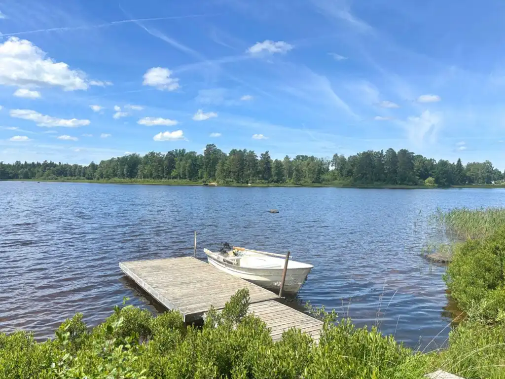 Privater Steg direkt am See bei Villa Saleboda