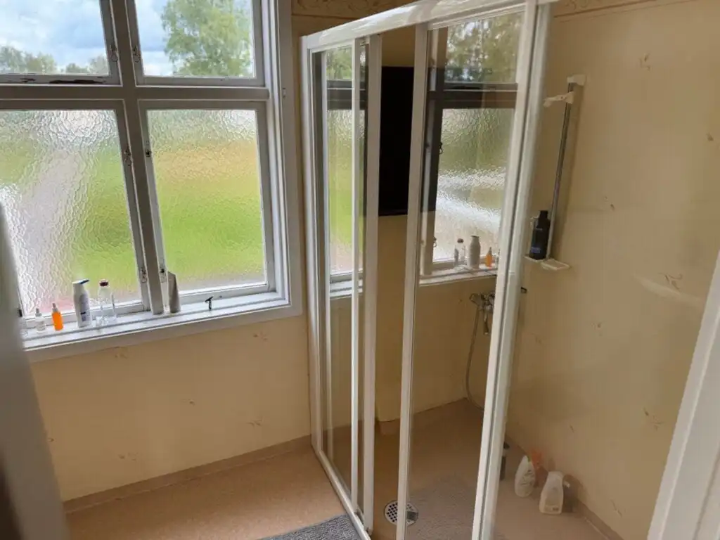 Modernes Badezimmer im Seegut Hovmantorp in Hovmantorp