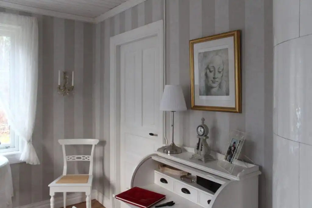 Skandinavisch eingerichtetes Wohnzimmer im Ferienhaus Villa Lilla in Viserum