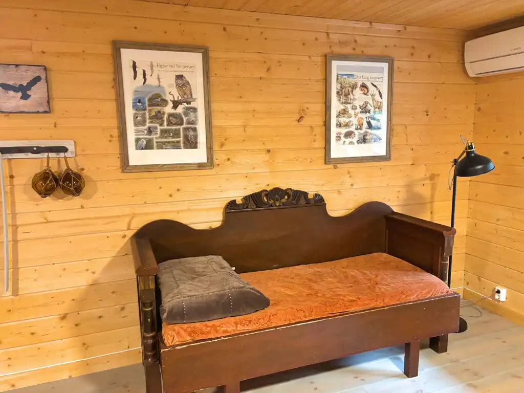 Wohnbereich im Ferienhaus Hus Upplångö in den Schären von Småland