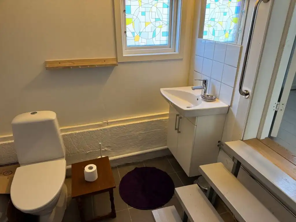 Badezimmer im Ferienhaus Hus Blommenshöns bei Ruda – Ferienhaus in Småland