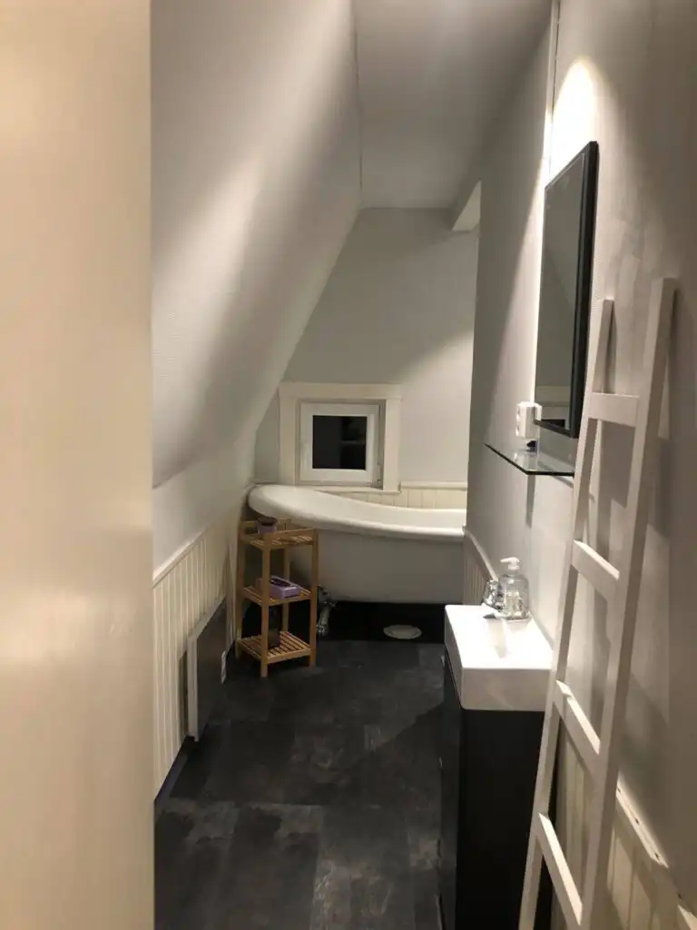 Badezimmer mit Dusche im Ferienhaus beim Michel in Järnforsen