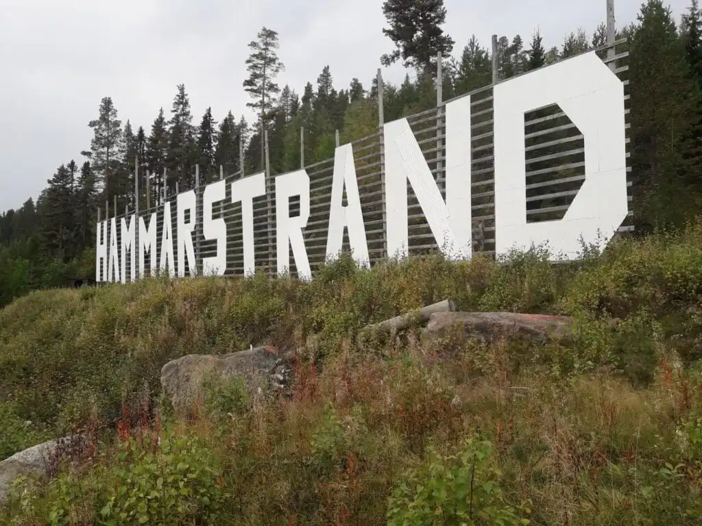 Ortsschild Hammarstrand in Jämtland – Region des Ferienhauses Hus Hammarstrand