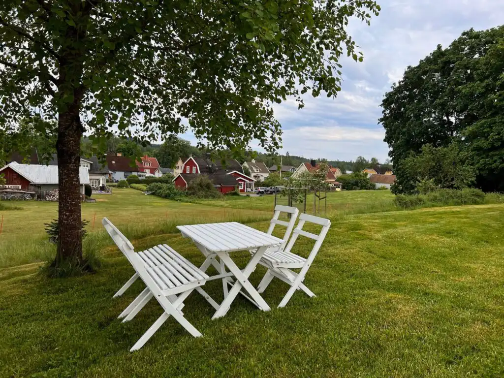 Gartenblick beim Cottage Marieberg in Unnaryd – ruhiges Ferienhaus in Smålands Natur