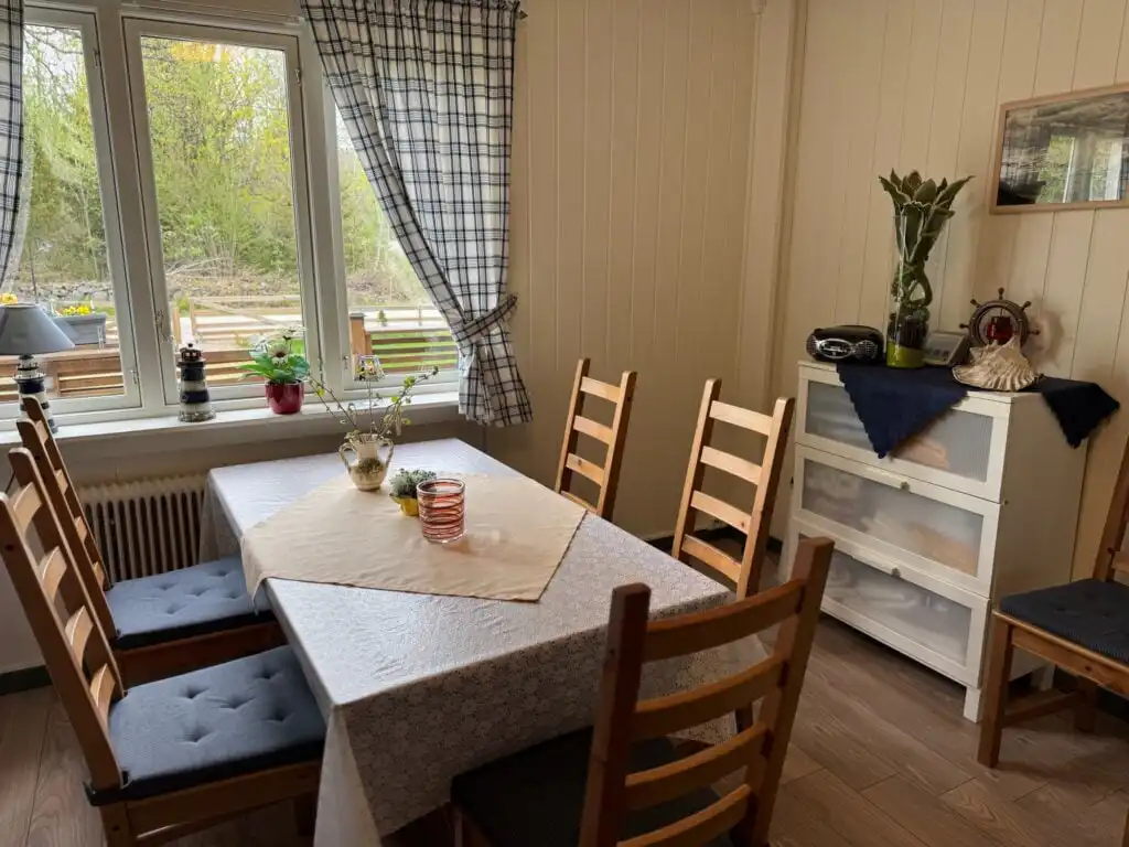 Essbereich im Ferienhaus Bjurabygget in Holmsjö – Ferienhaus in Blekinge