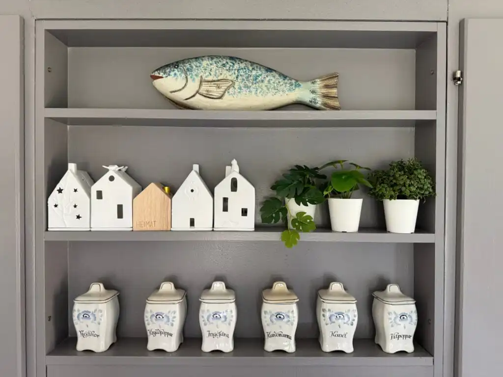 Küchendetail im Ferienhaus Hus Bellö in Hjältevad – liebevoll eingerichtetes Ferienhaus in Småland