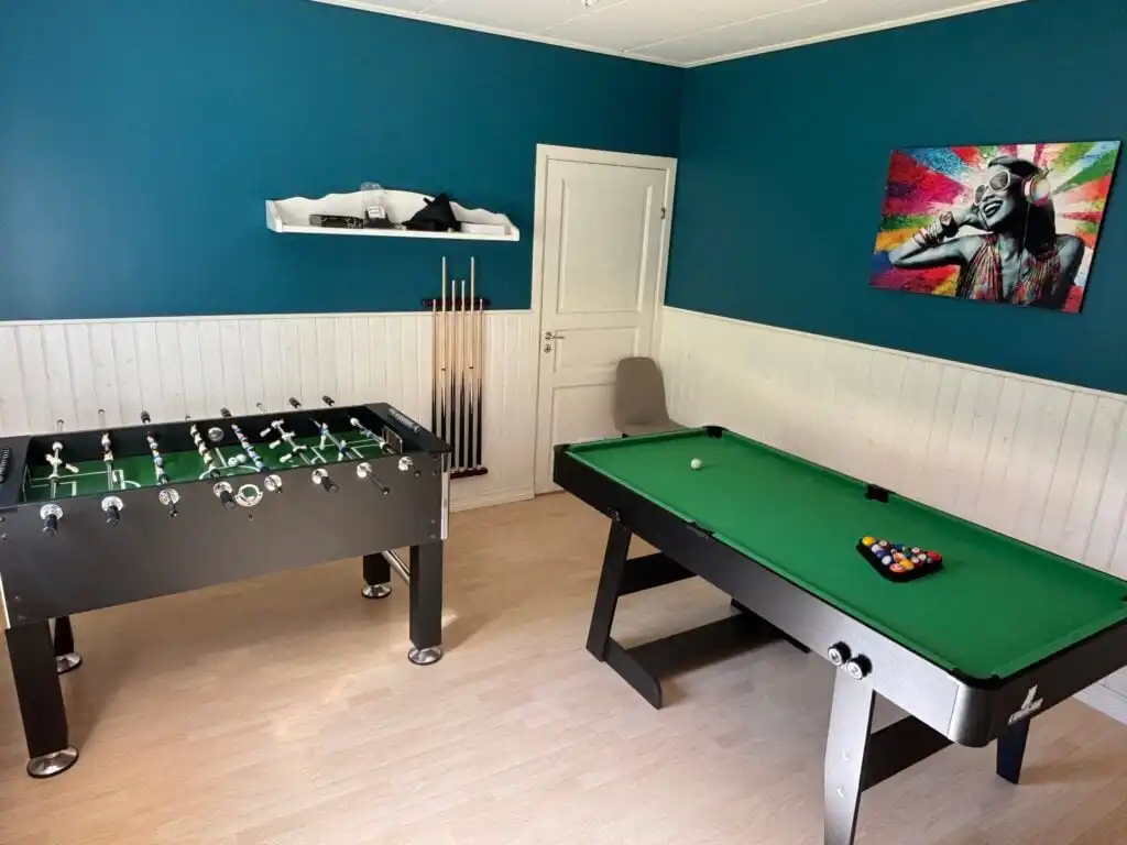 Spielzimmer mit Billardtisch – Ferienhaus für Familien und Freundesgruppen in Vissefjärda