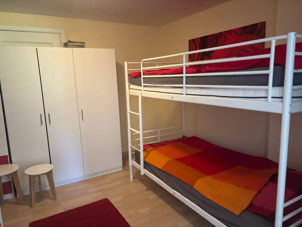 Schlafzimmer mit Etagenbett in der Ferienwohnung Seeglück Lea in Medelpad