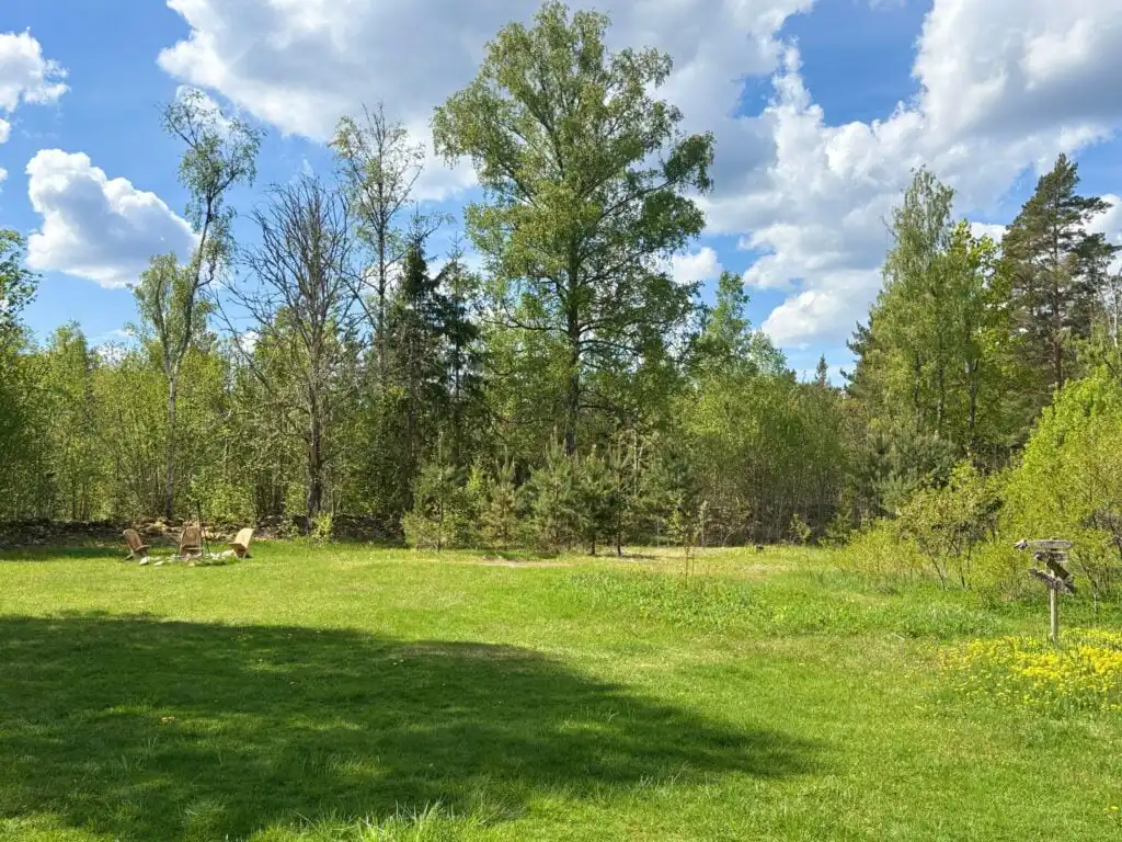 Großer Naturgarten in Alleinlage am See in Småland