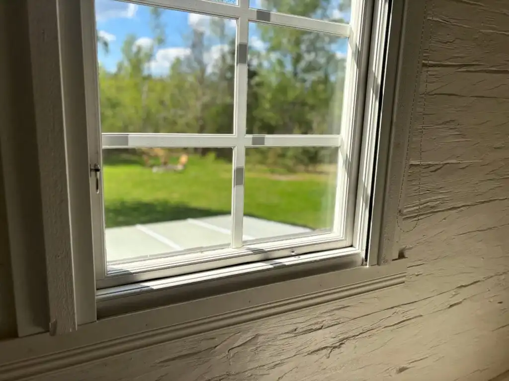 Blick in die Natur aus dem Schlafzimmer im Hus Kråksmåla
