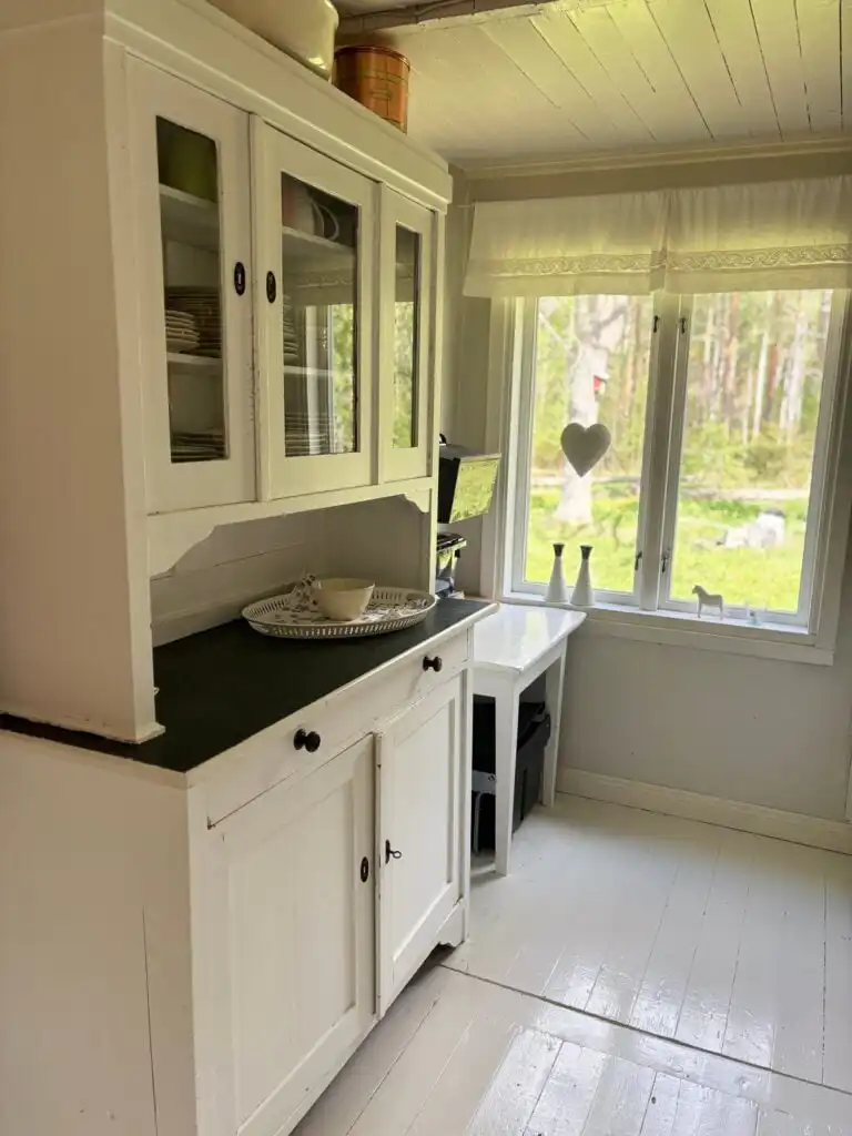 Gut ausgestattete Küche im Ferienhaus Hus Kråksmåla