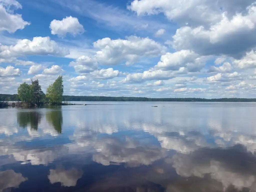 Traumhafte Seenlandschaft rund um das Ferienhaus in Småland