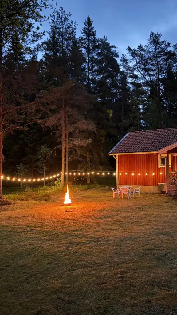 Stuga Rödhak am Abend mitten in der Natur von Småland