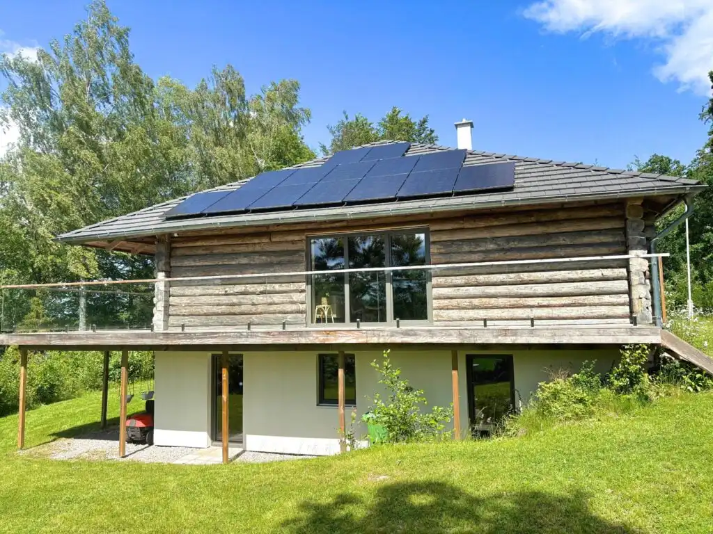 Villa Bergsmåla umgeben von Wald und Ruhe