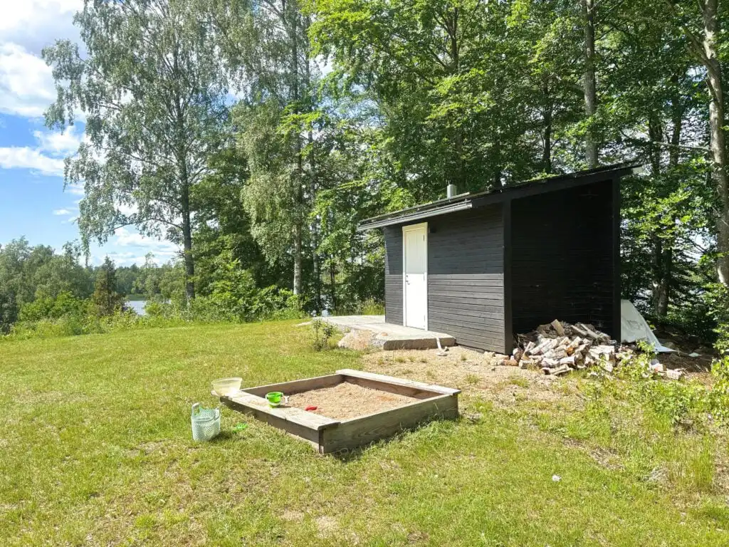 Saunahaus am See bei Villa Bergsmåla
