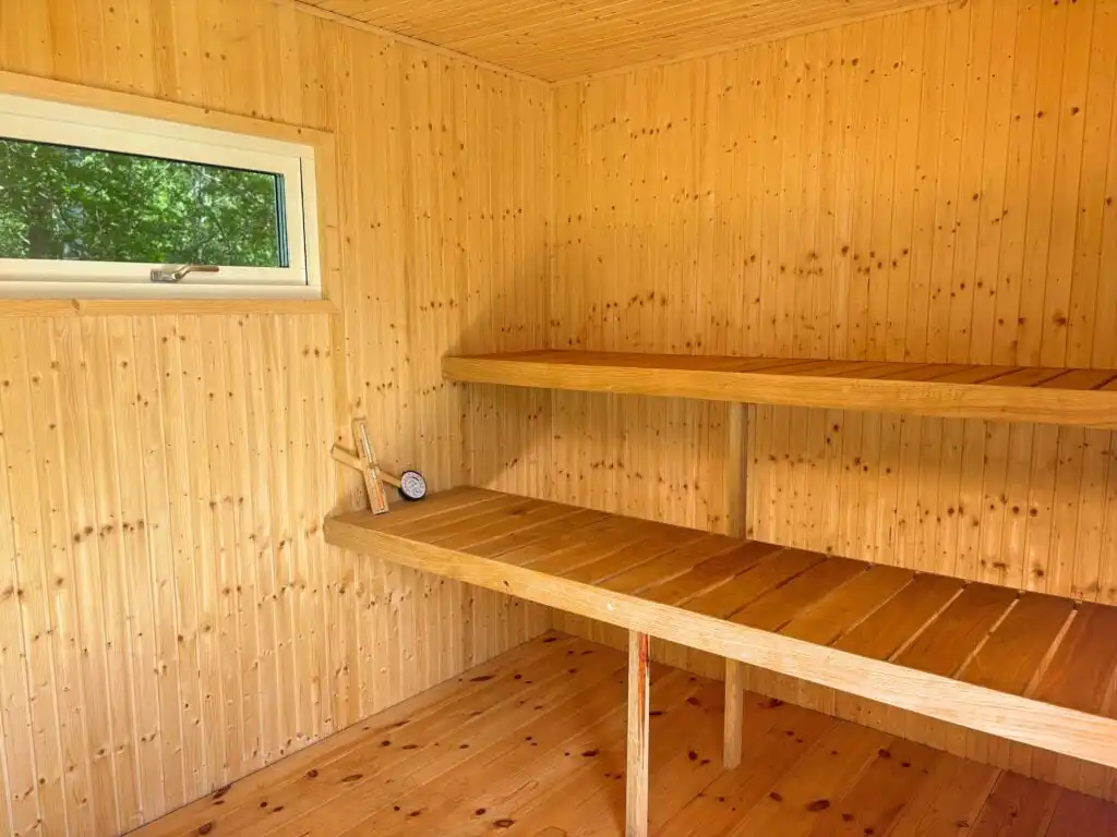 Holzbefeuerte Sauna der Villa Bergsmåla am See