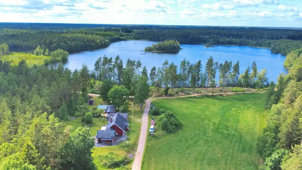 Seenlandschaft und Natur rund um Villa Yasjö in Südschweden
