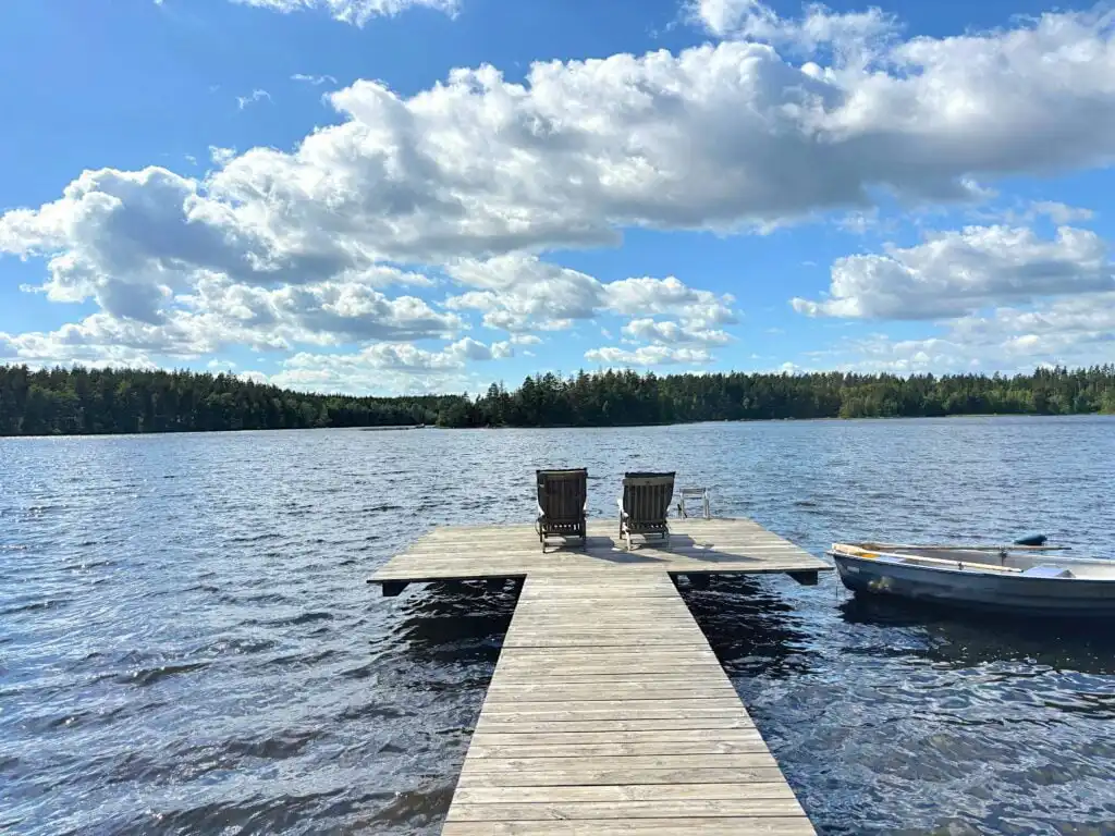 Badesteg und Angelplatz am See Yasjön