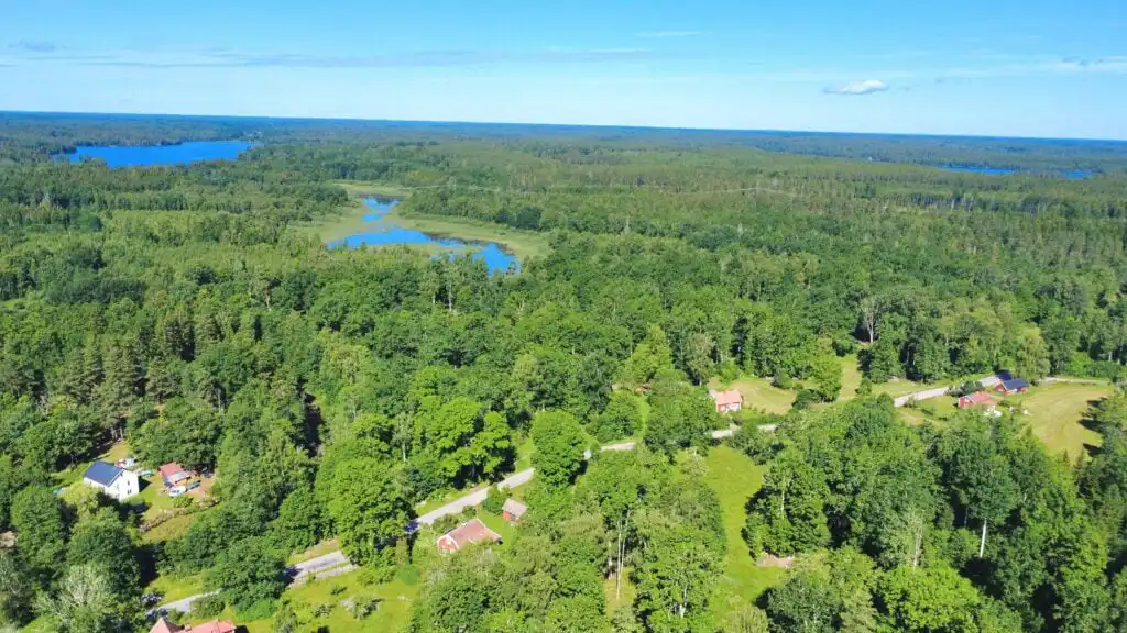 Wälder und Seenlandschaft rund um Hus Mida in Småland