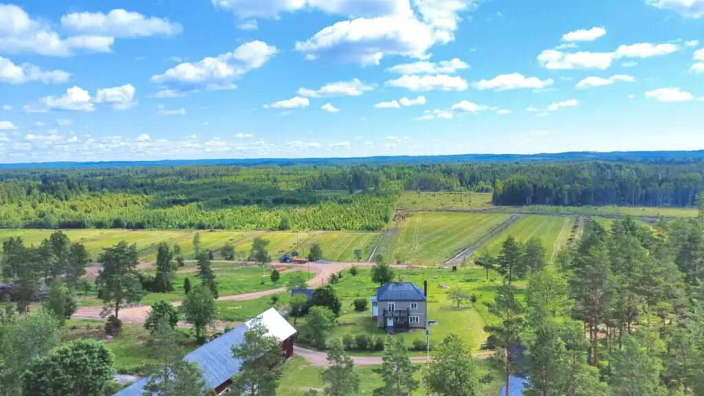 Stora Hultet in Alleinlage mitten im Wald in Småland