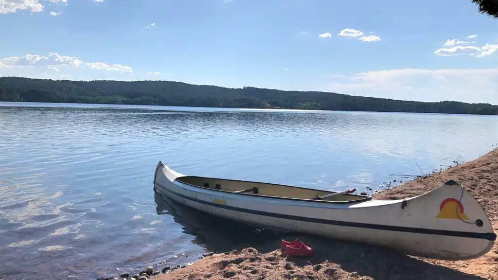 Kanu am See nahe der Stuga Haget in Dalsland