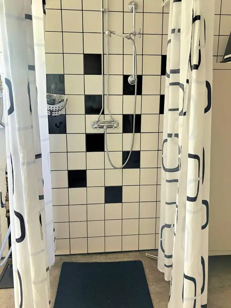 Dusche im Kellerbereich