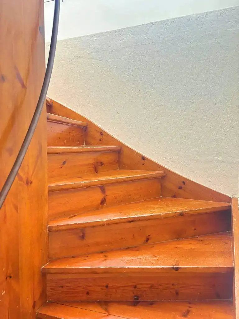 Holztreppe im Ferienhaus Hus Indalsälven