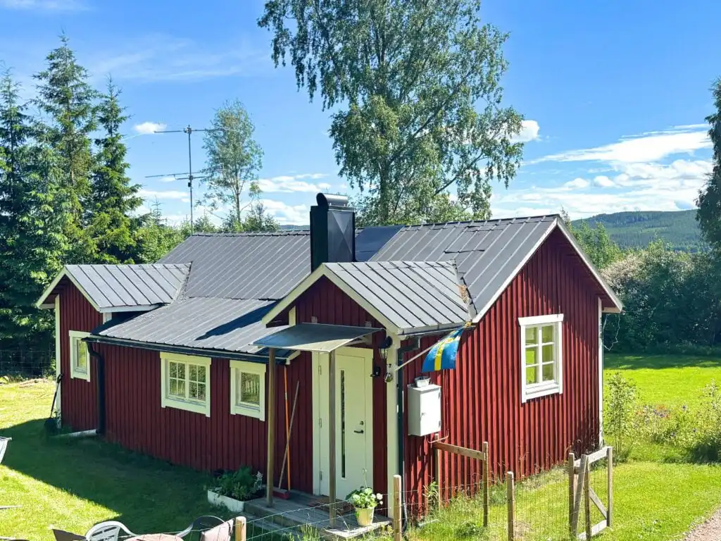Hus Hammerstrand umgeben von Wäldern und Natur