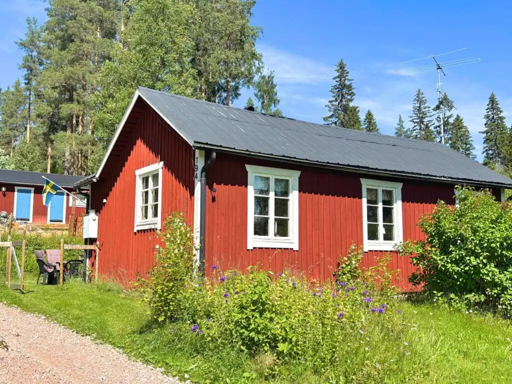 Traditionelles rotes Schwedenhaus Hus Hammerstrand