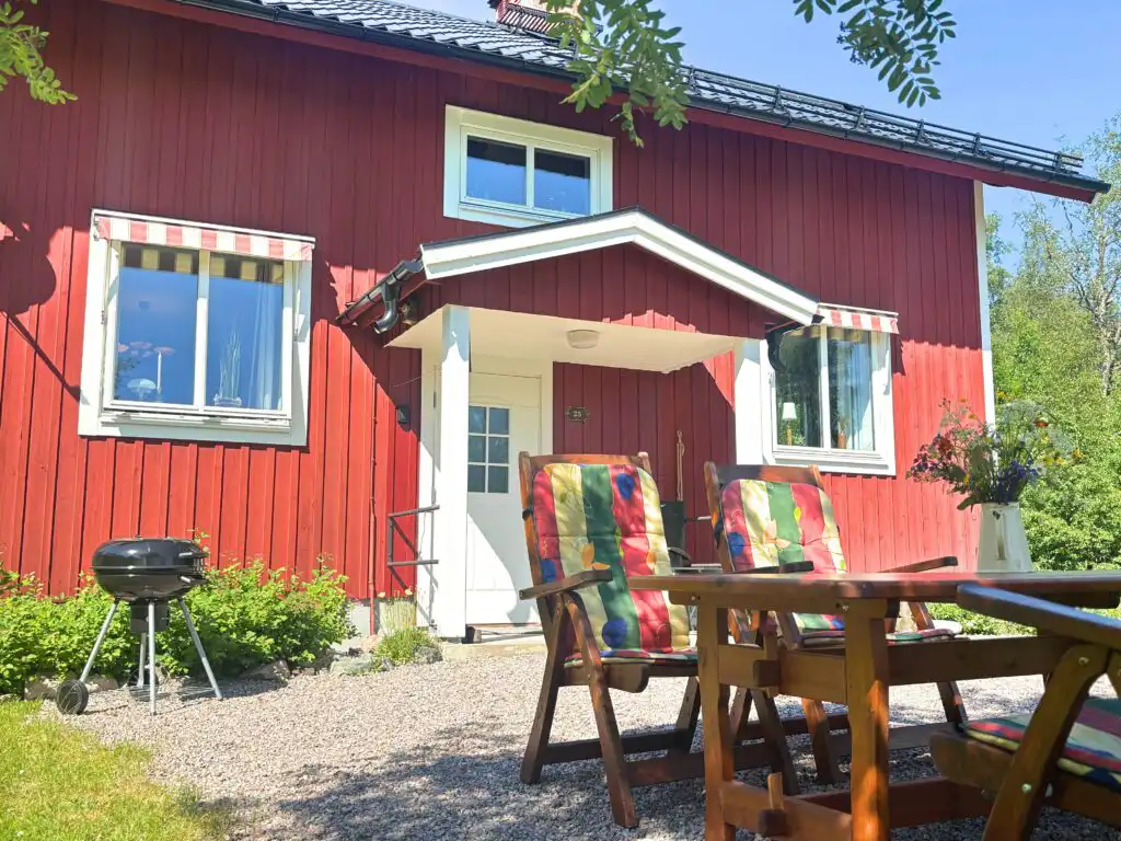 Hus Fee mit Sitzplatz im Grünen