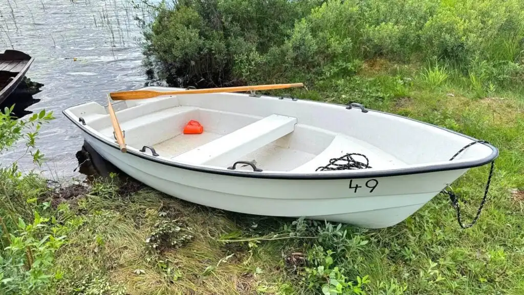 Ruderboot am See Bjöksjön beim Hus Bjöksjöblick in Bergslagen