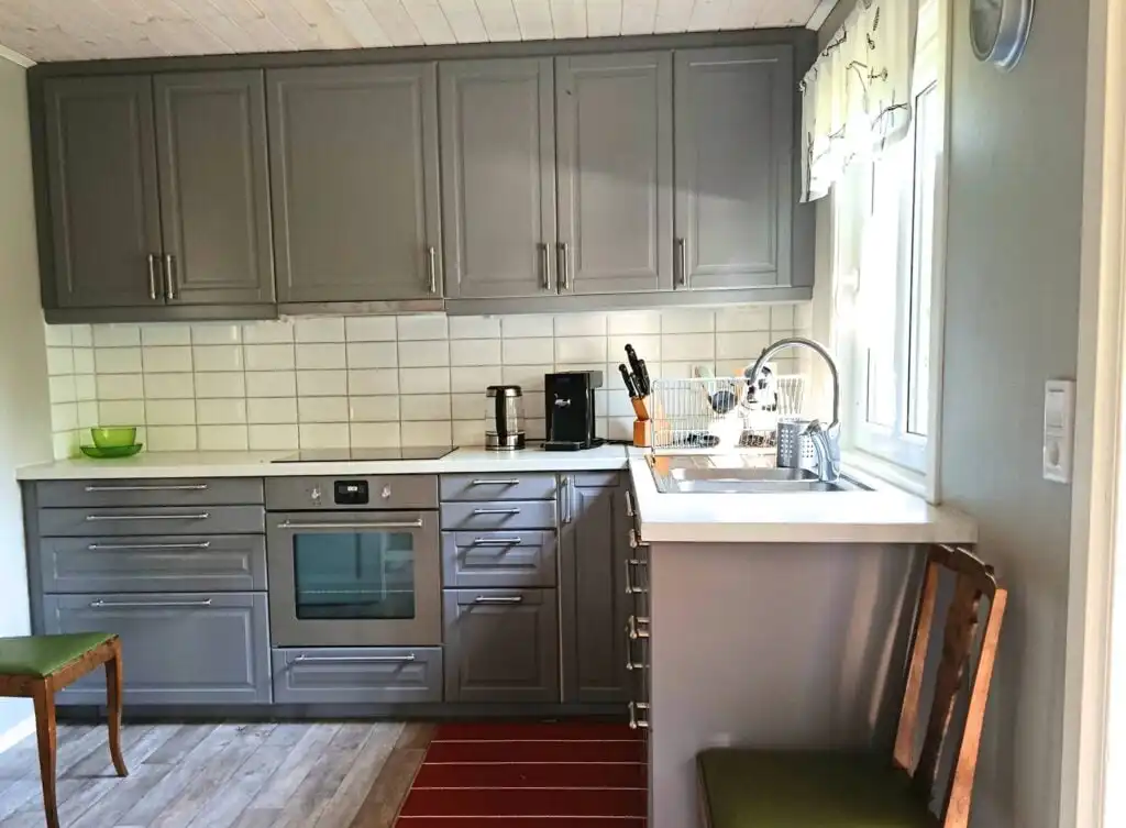 Moderne Küche im Ferienhaus Solkullen i Kalvshult