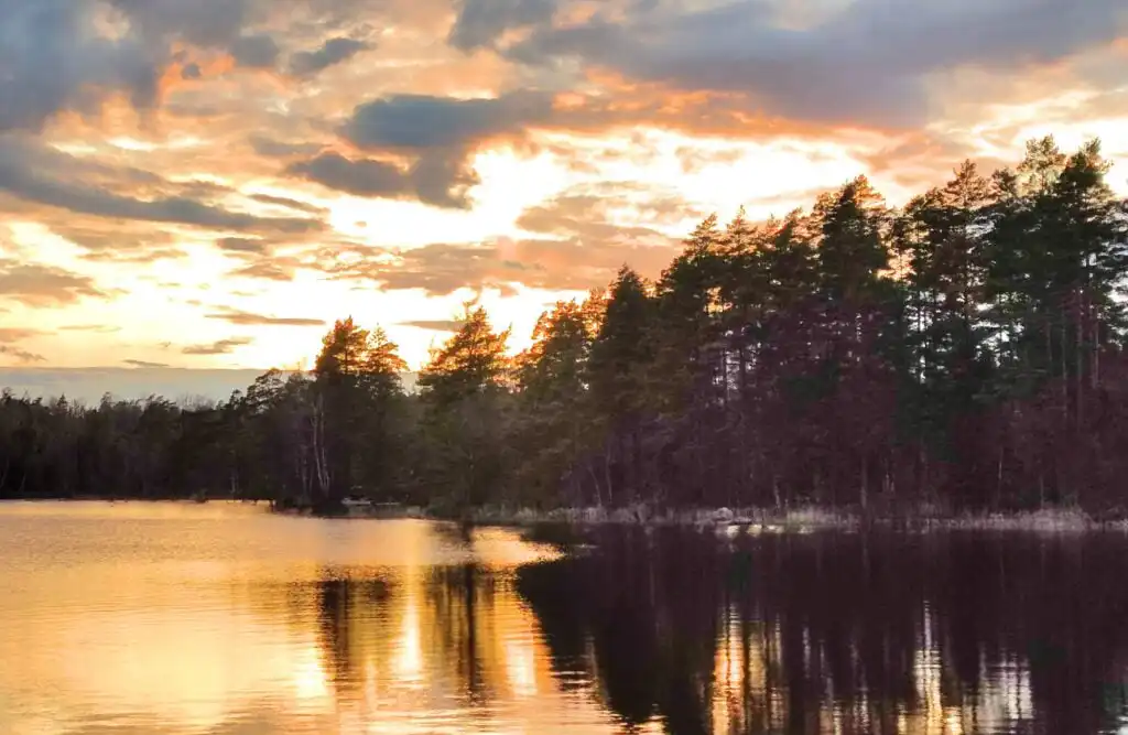 Sonnenuntergang über dem See Örsjön