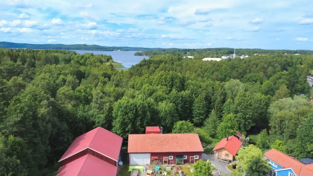 Grundstück der Fjällstugan direkt am See Östra Lägern