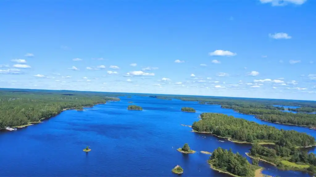 Allgunnen in Småland mit Inseln rund um Tiny Rosö