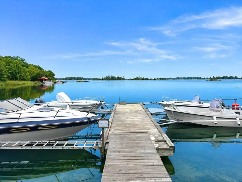 Eigener Bootsanleger am Ferienhaus Blå Havet in Figeholm