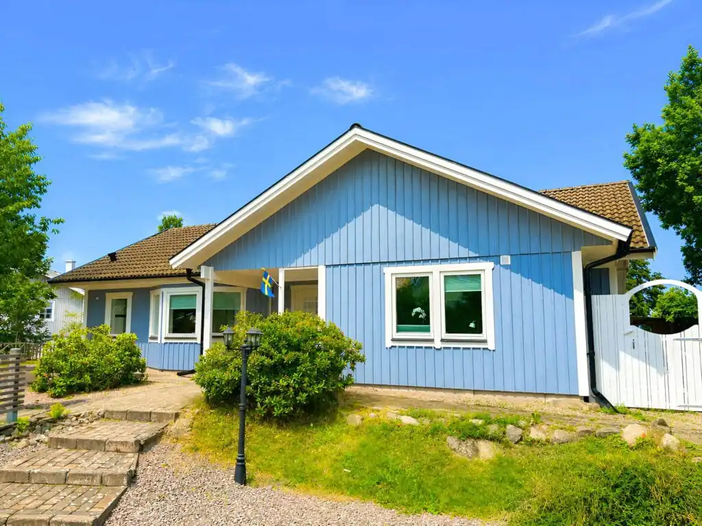 Blå Havet mit Garten und Terrasse direkt am Meer in Figeholm