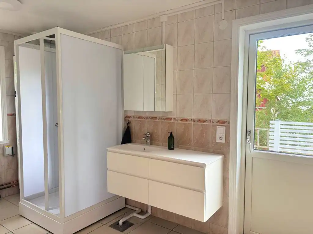 Badezimmer mit Dusche